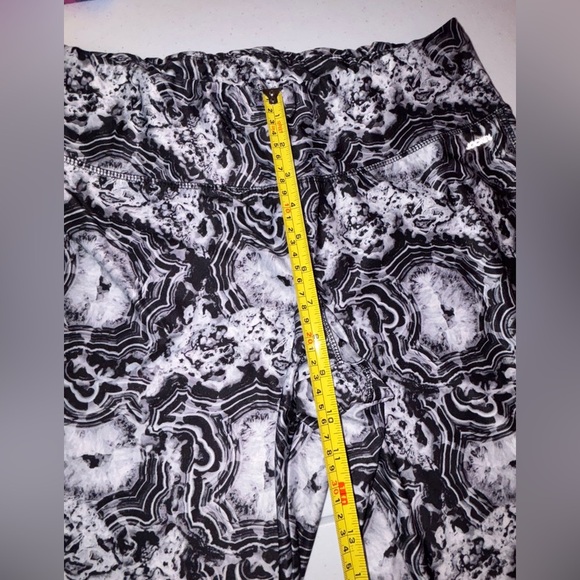 Jockey Black and White Botanical Print Leggings - Picture 10 of 11